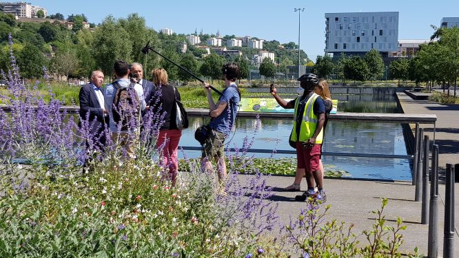 L’ancien maire de Lyon est interviewé par les média juste avant le second tour des élections locales, qui a dû être reprogrammé en raison de la COVID